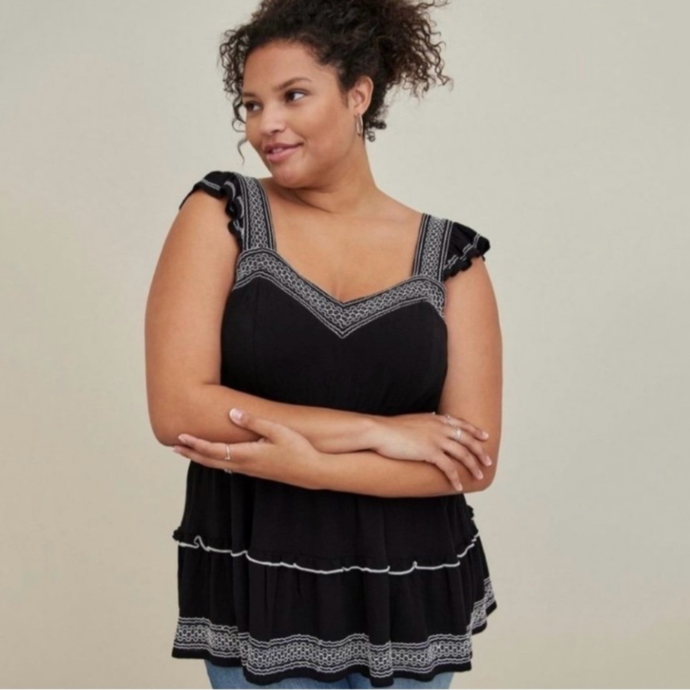 TORRID 4 BLACK TIERED EMBROIDERED RUFFLE STRAP SWEETHEART NECK CRINKLE GAUZE TOP